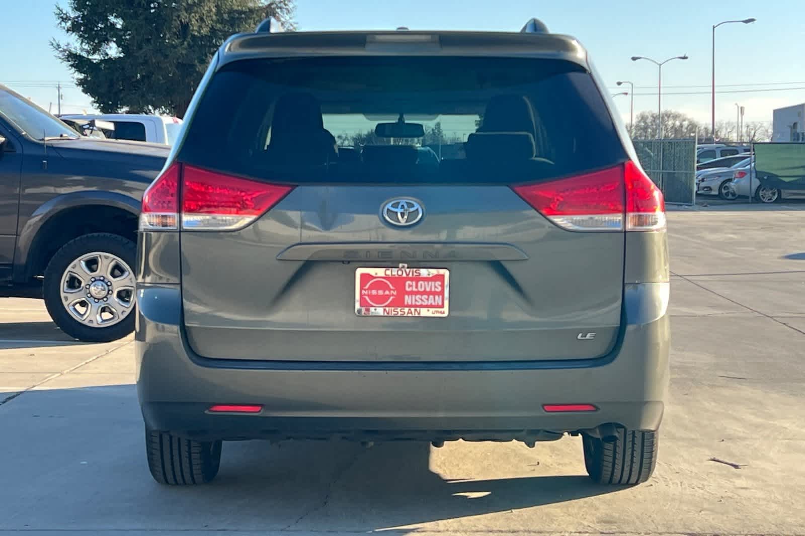 Thumbnail: 2014 Toyota Sienna - 8