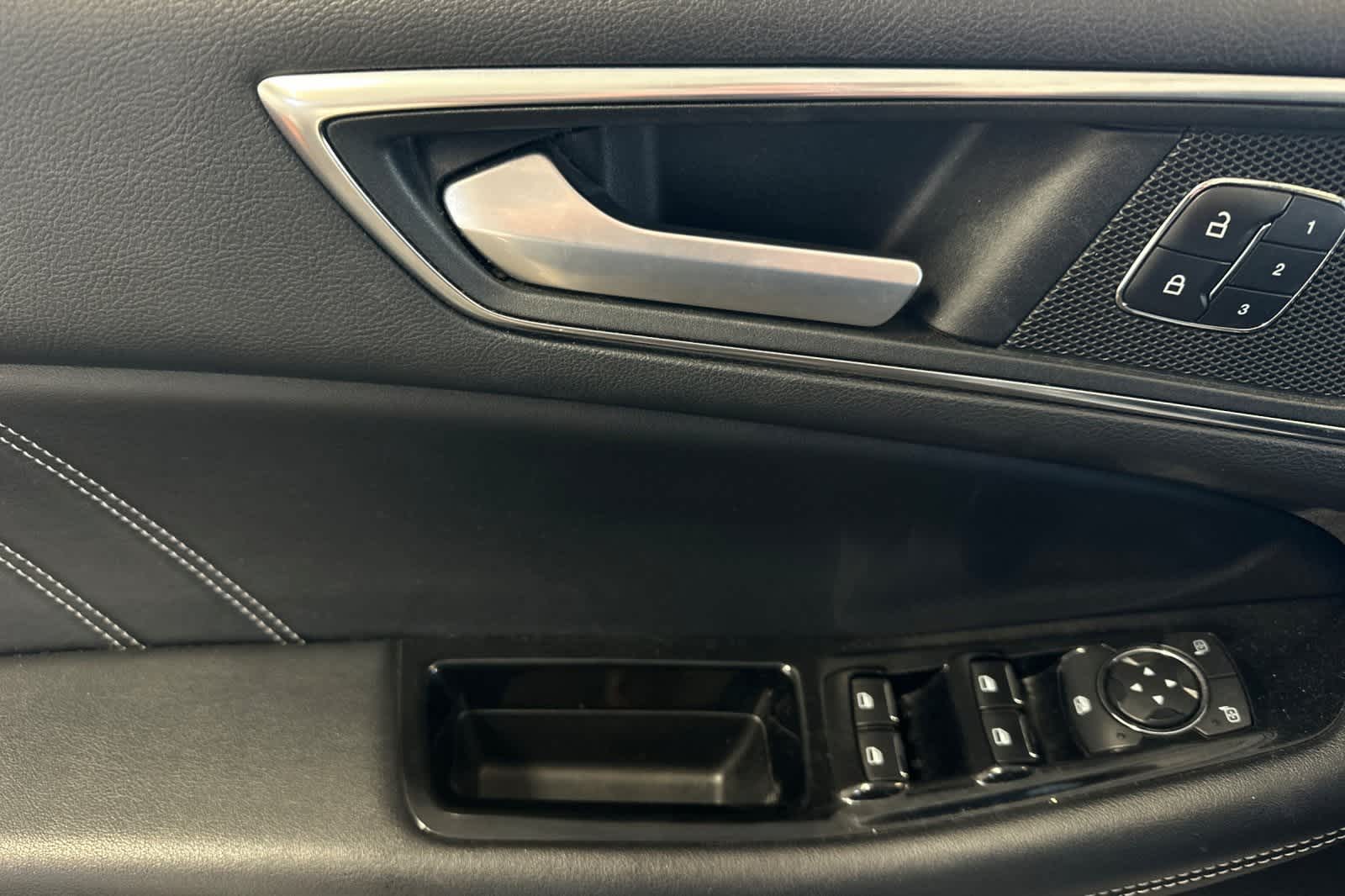 Thumbnail: 2018 Ford Edge - 15