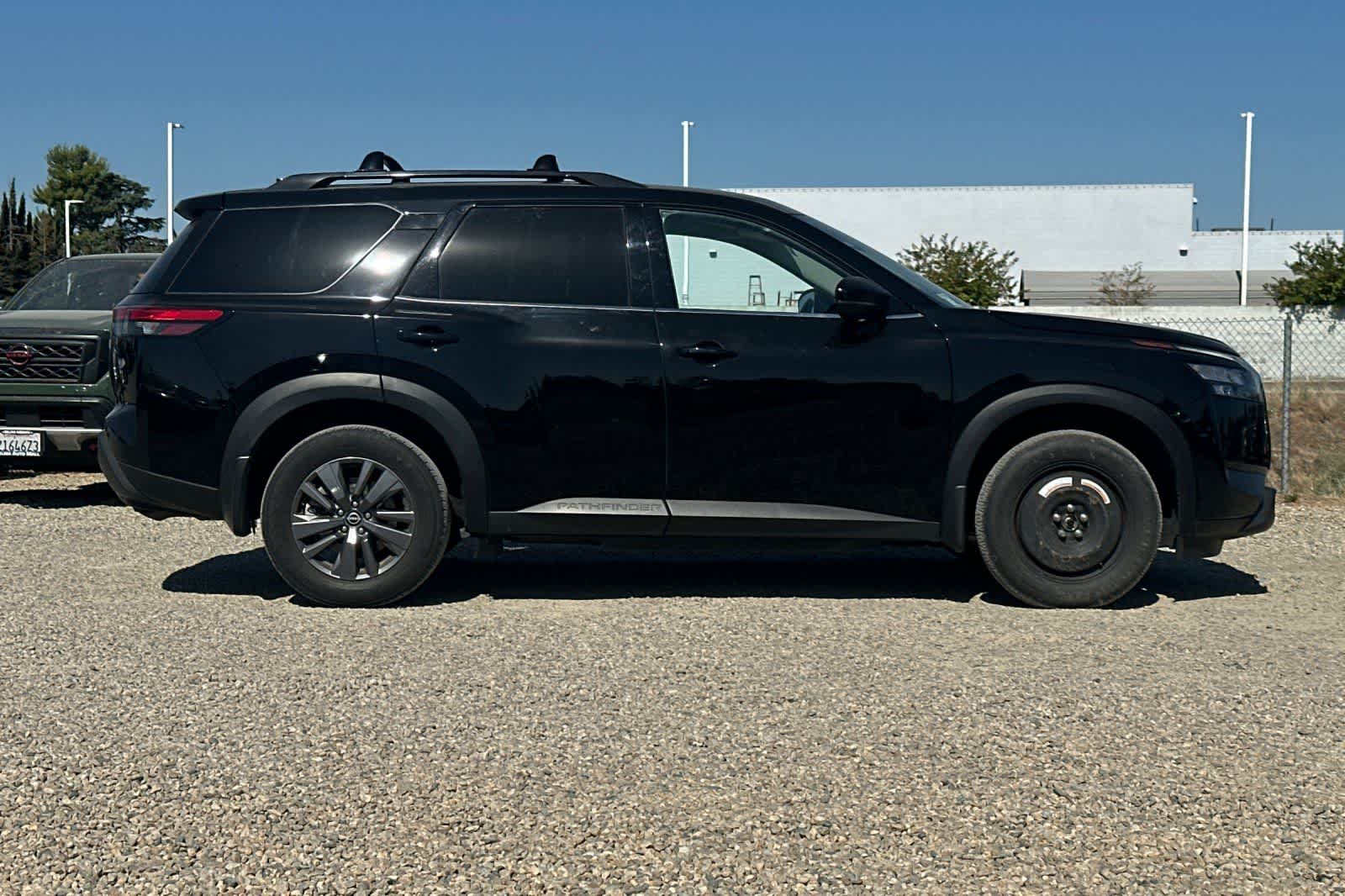 Thumbnail: 2024 Nissan Pathfinder - 9