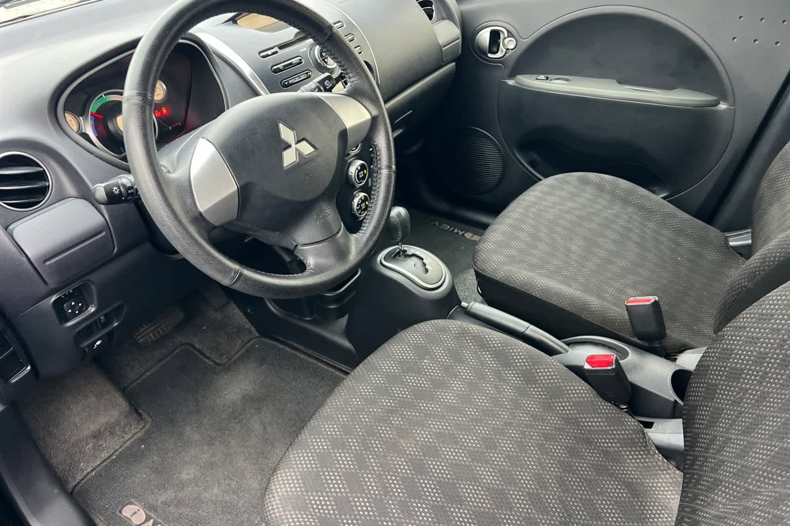 Thumbnail: 2016 Mitsubishi i-MiEV - 12