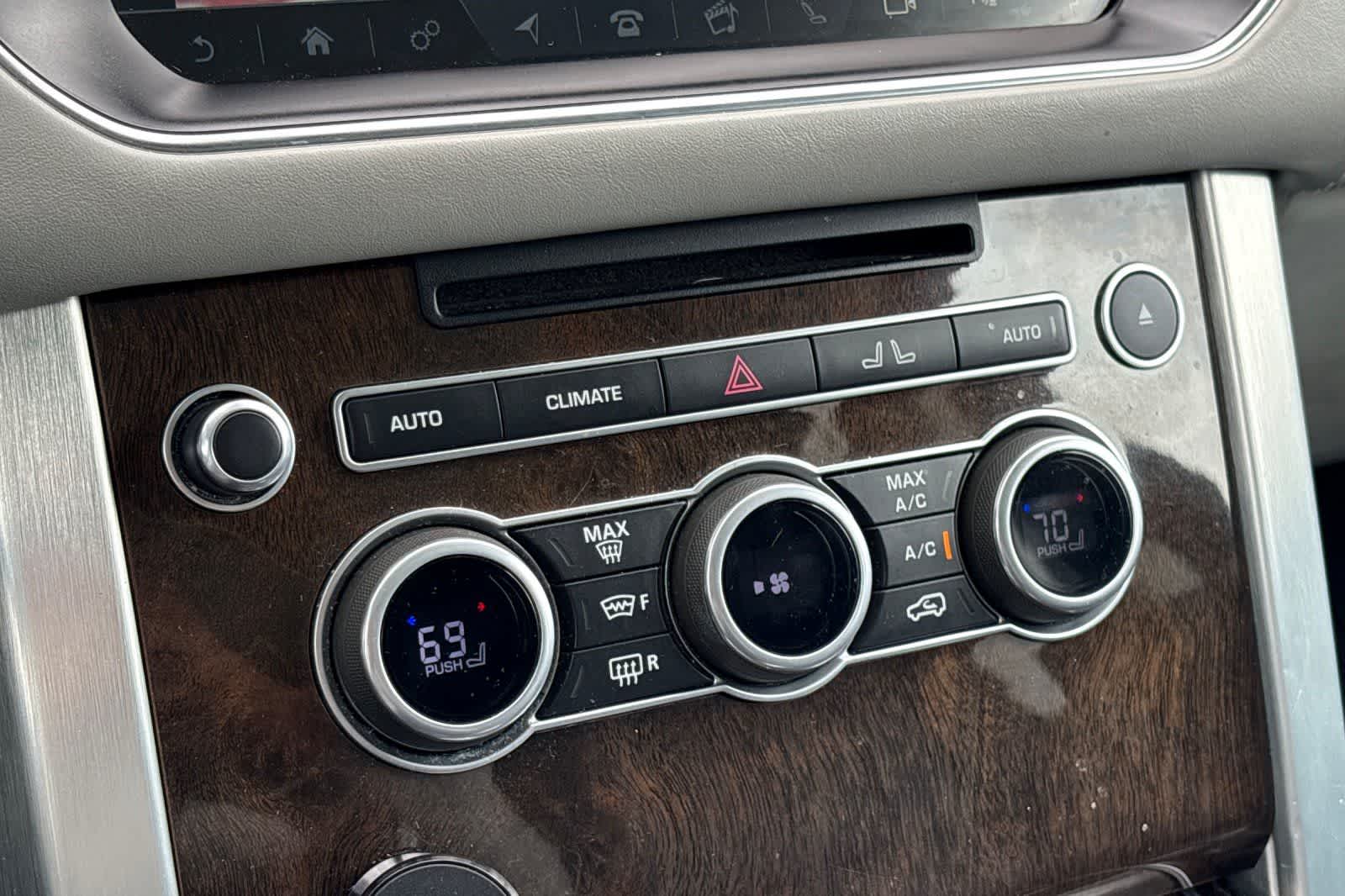 Thumbnail: 2017 Land Rover Range Rover - 22