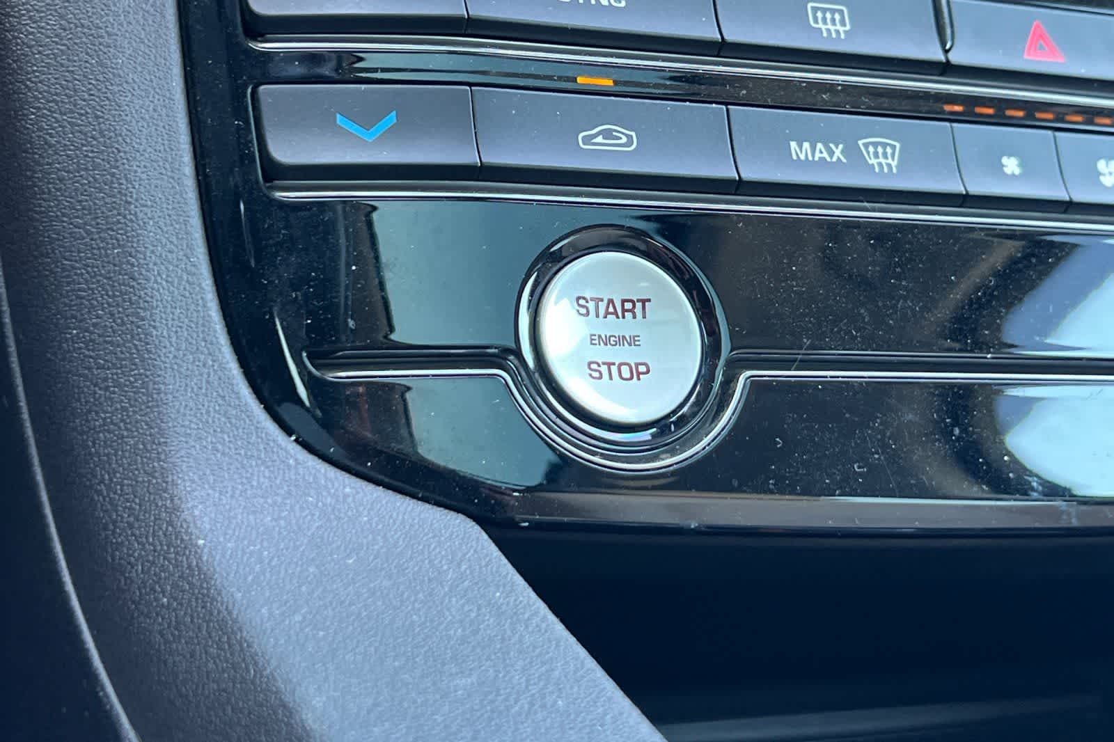 Thumbnail: 2018 Jaguar F-Pace - 24