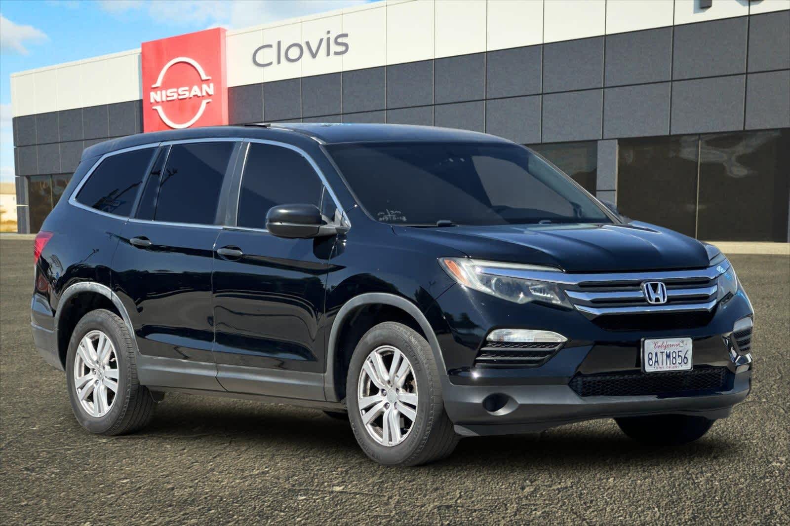 Thumbnail: 2017 Honda Pilot - 10