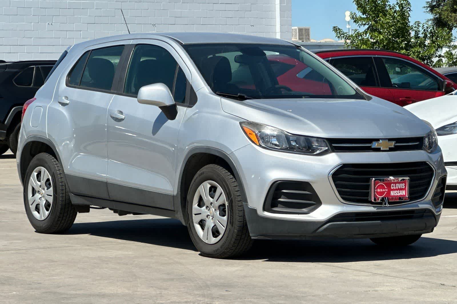 Thumbnail: 2017 Chevrolet Trax - 10