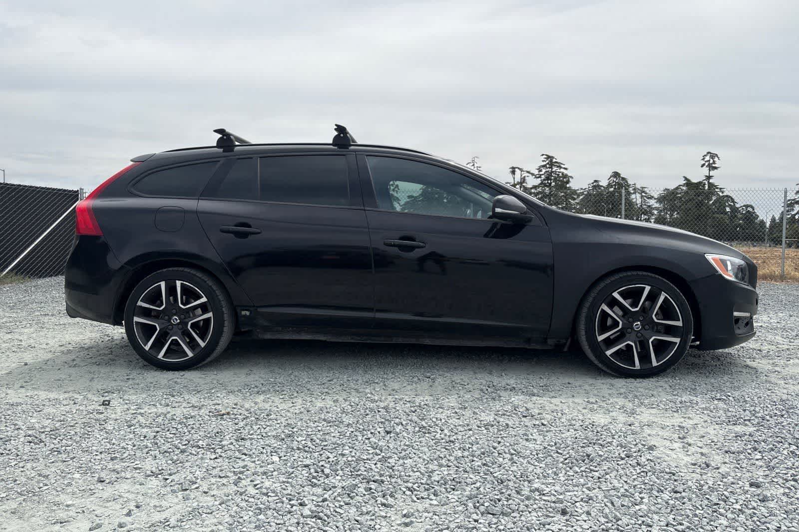 Thumbnail: 2018 Volvo V60 - 9