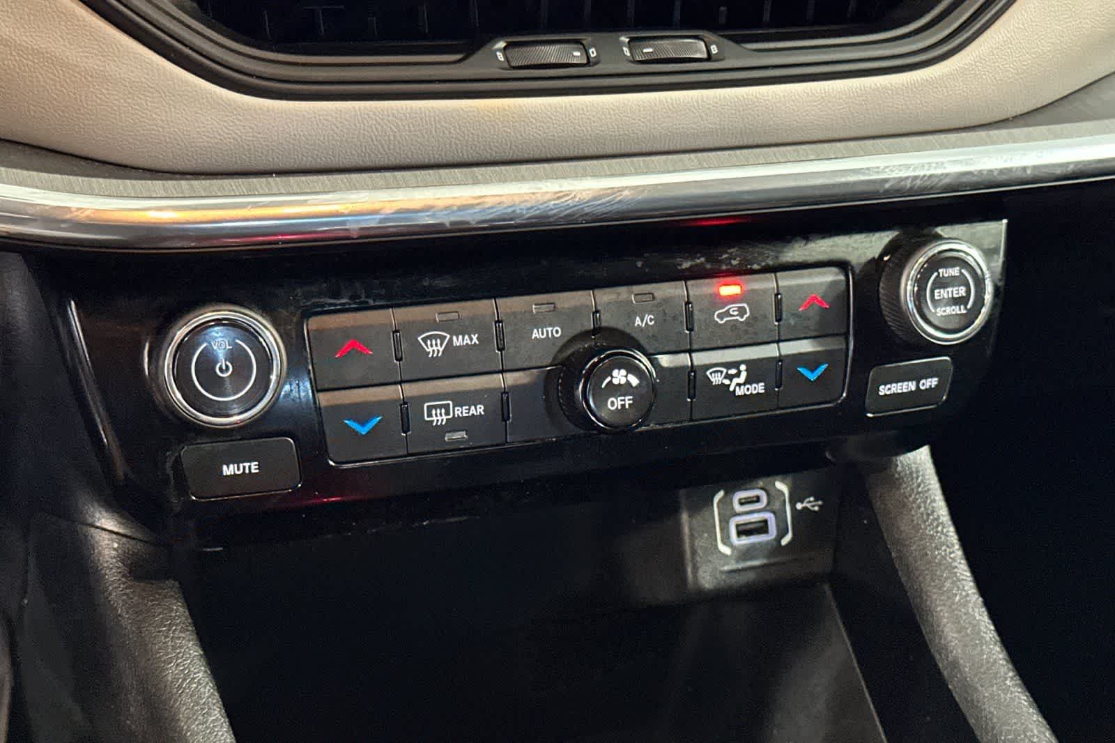 Thumbnail: 2024 Jeep Compass - 23