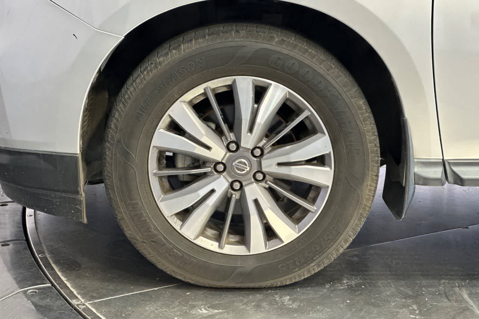 Thumbnail: 2020 Nissan Pathfinder - 12