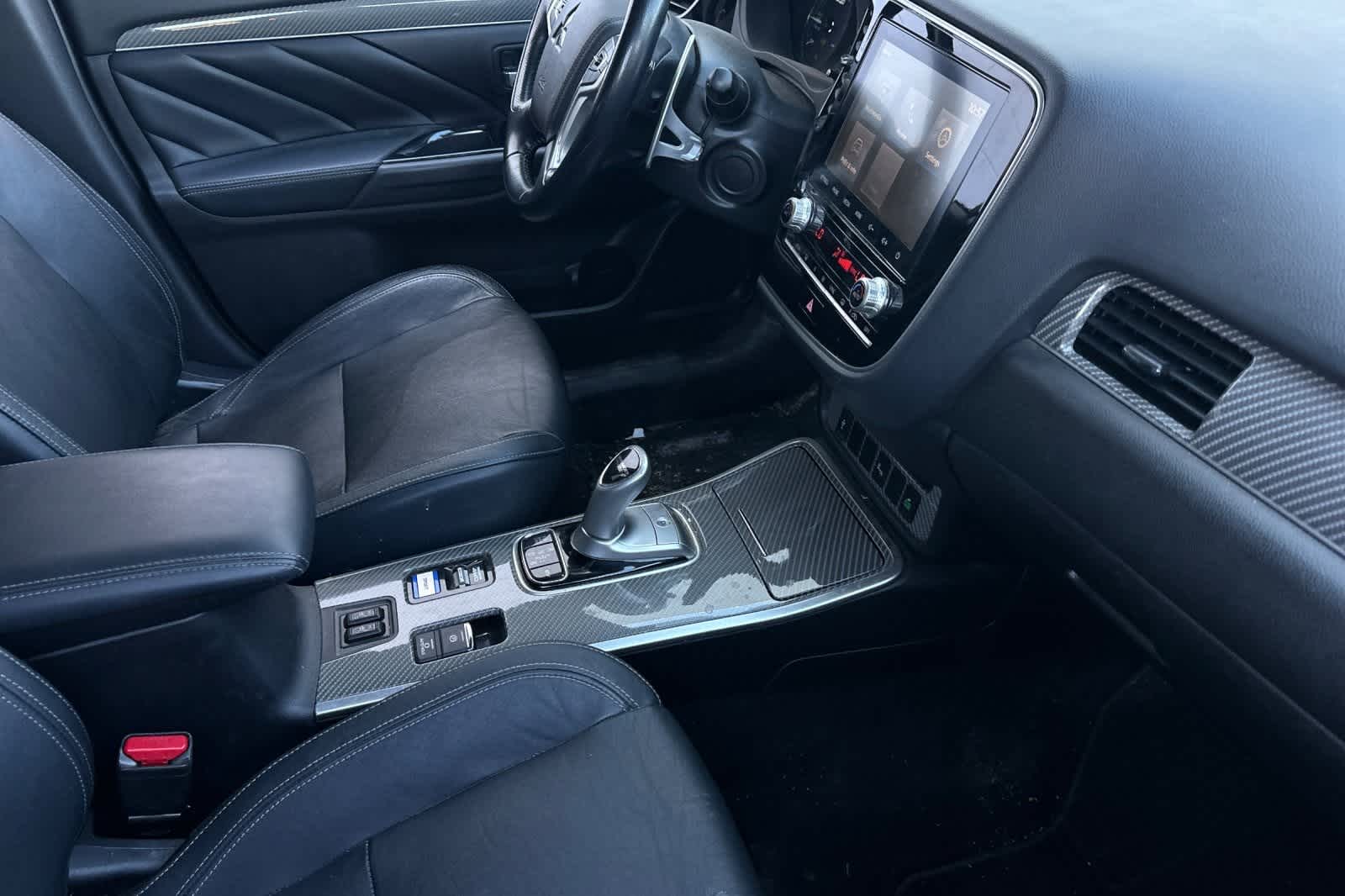Thumbnail: 2022 Mitsubishi Outlander - 19