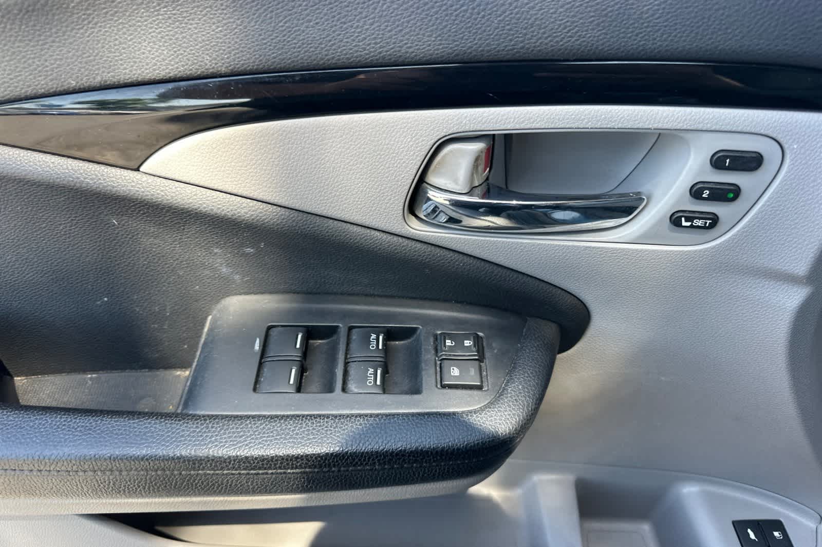 Thumbnail: 2016 Honda Pilot - 15
