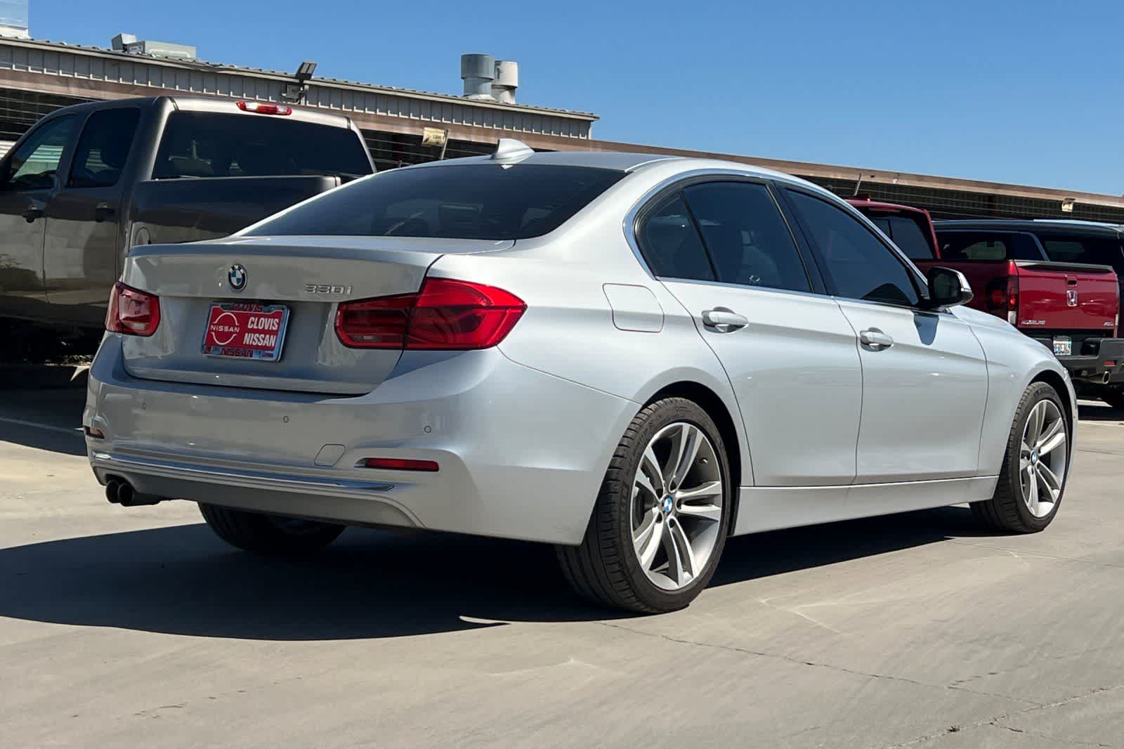 Thumbnail: 2017 BMW 3 Series - 3