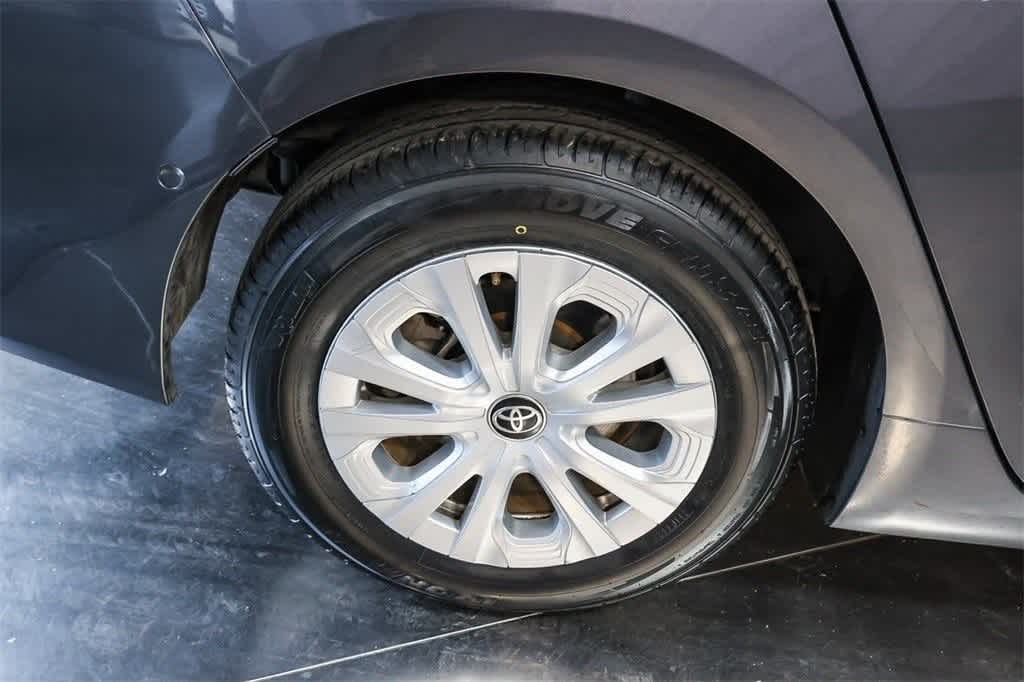2022 Toyota Prius L Eco 7