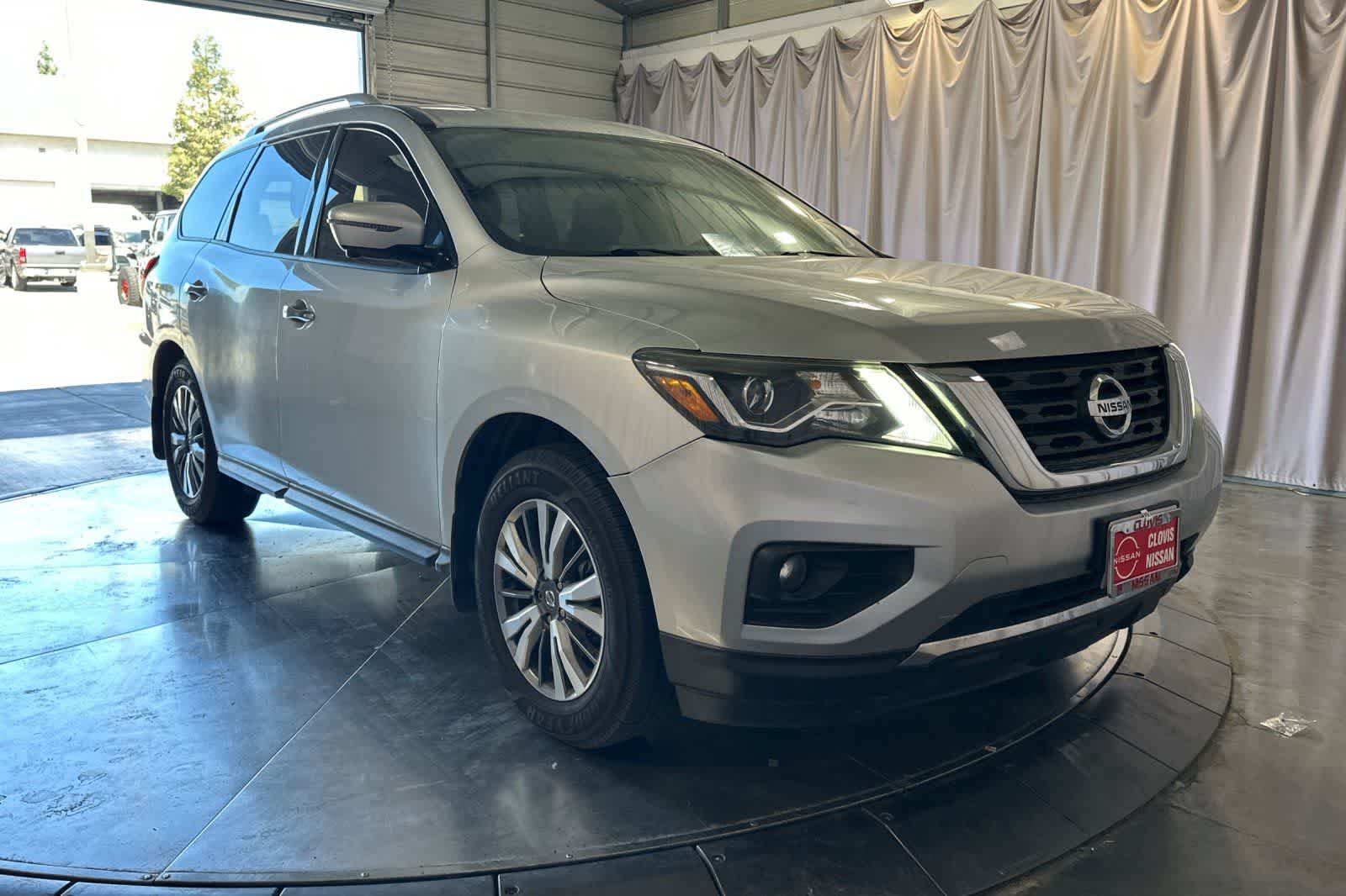 Thumbnail: 2020 Nissan Pathfinder - 10