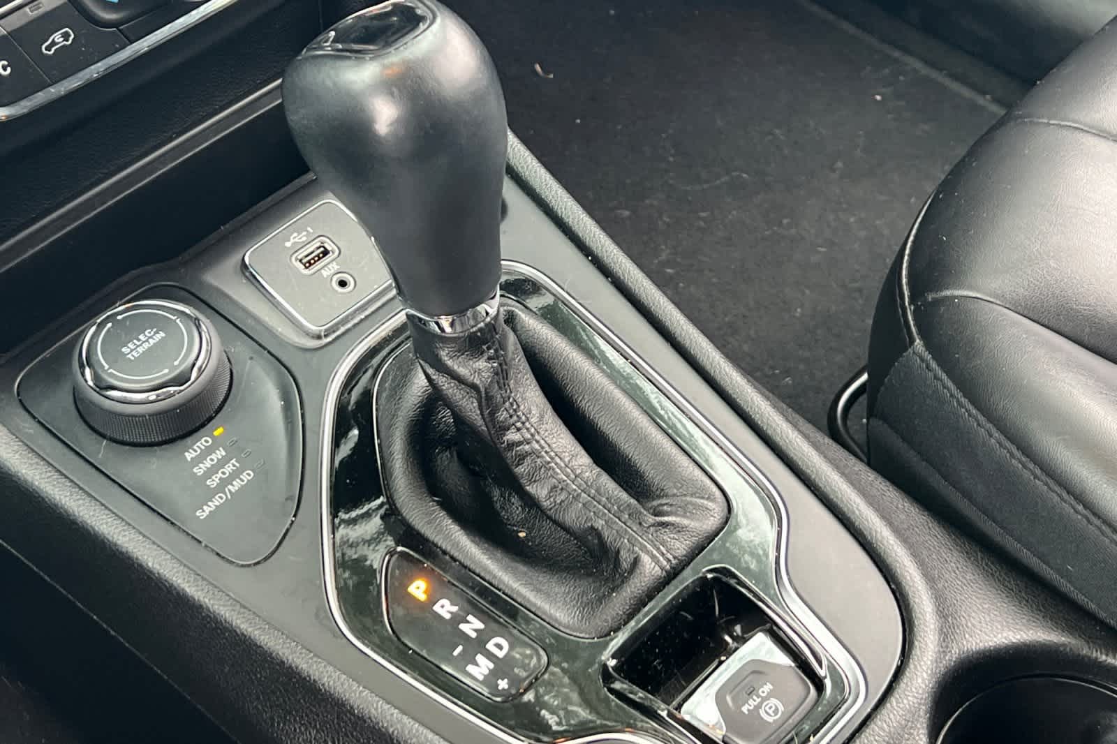 Thumbnail: 2019 Jeep Cherokee - 25