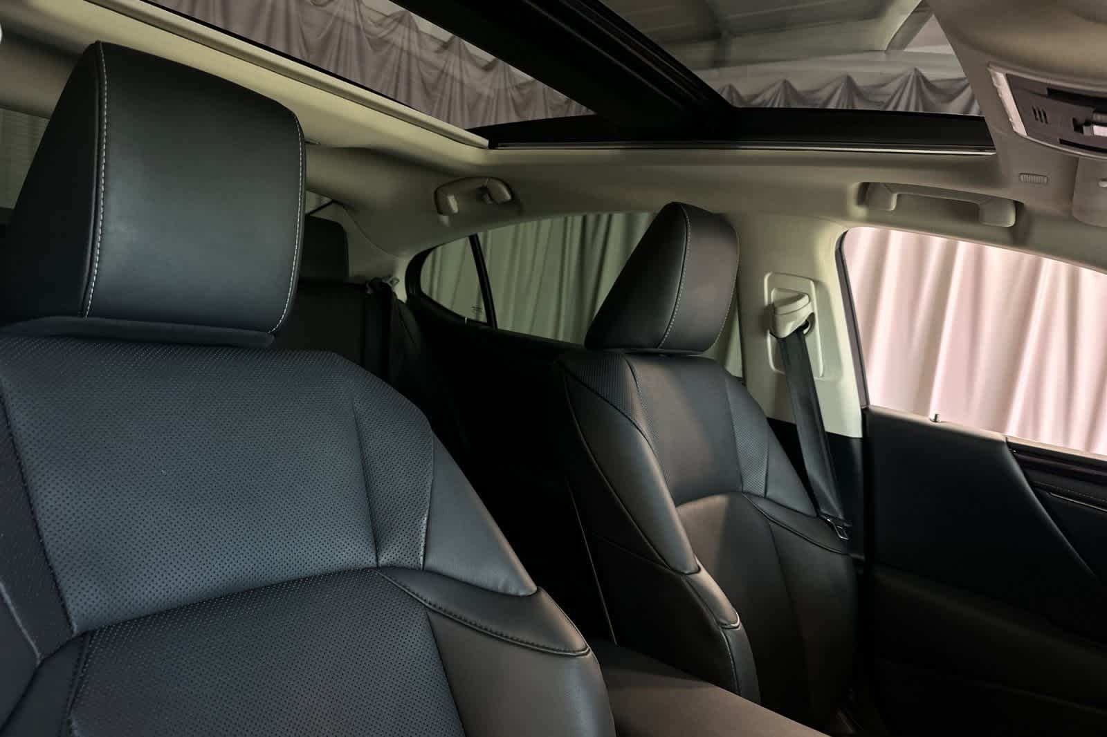Thumbnail: 2019 Lexus ES - 19