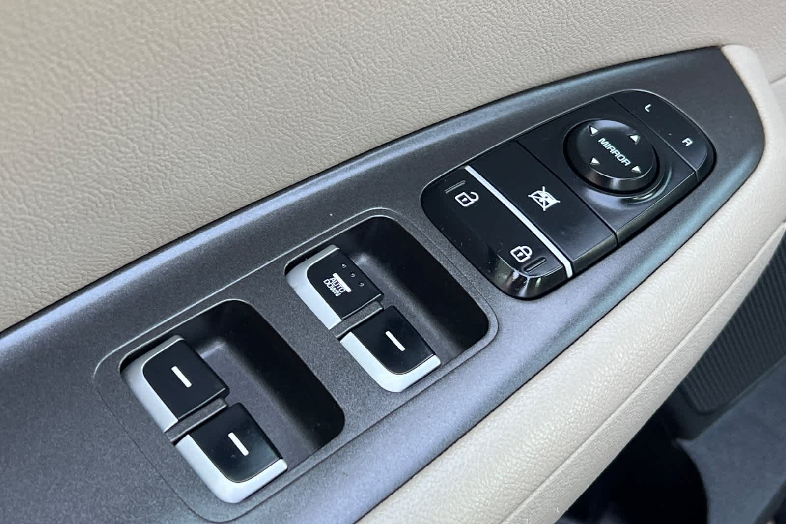 Thumbnail: 2018 Kia Optima - 14