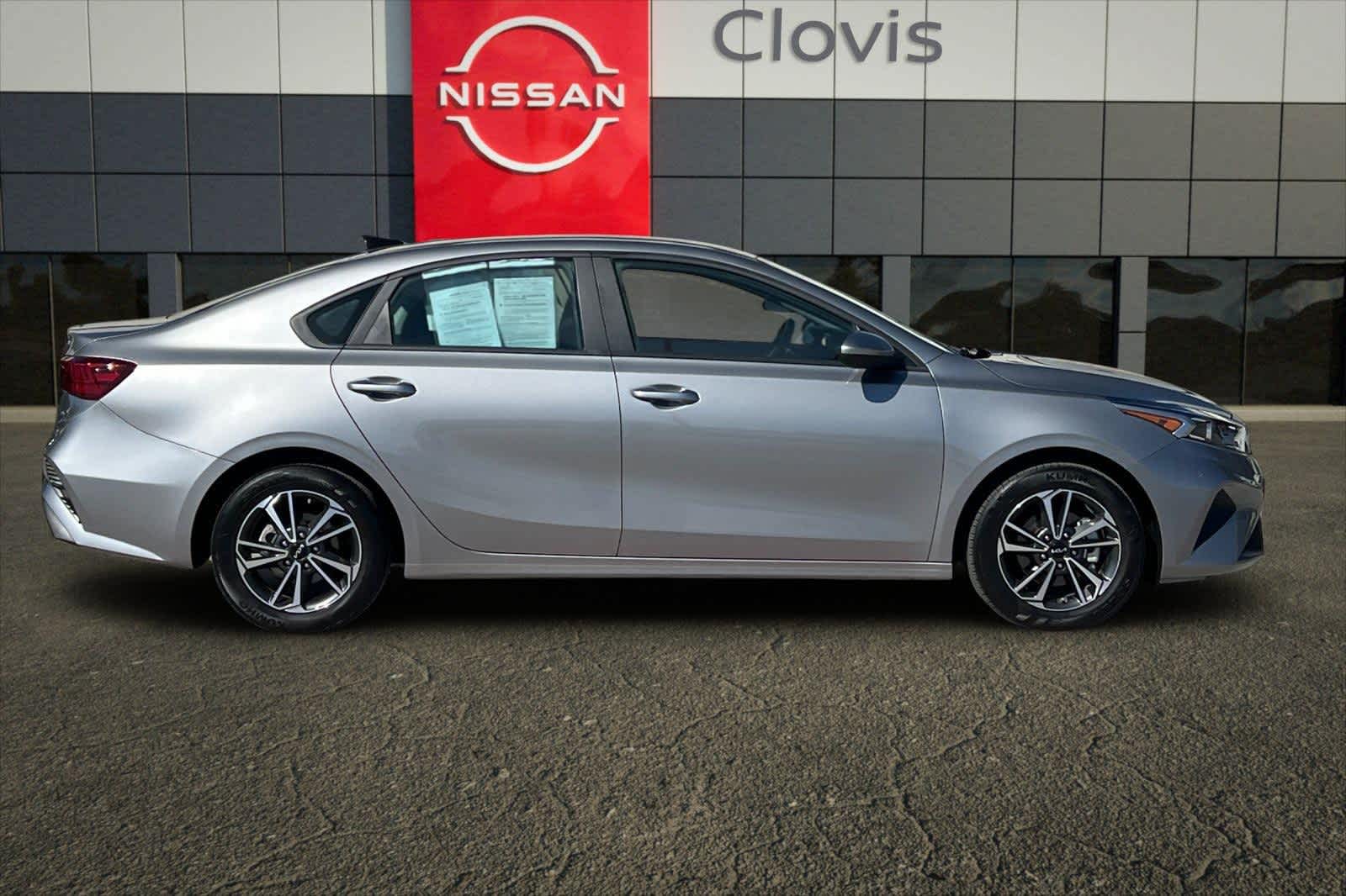 Thumbnail: 2023 Kia Forte - 9