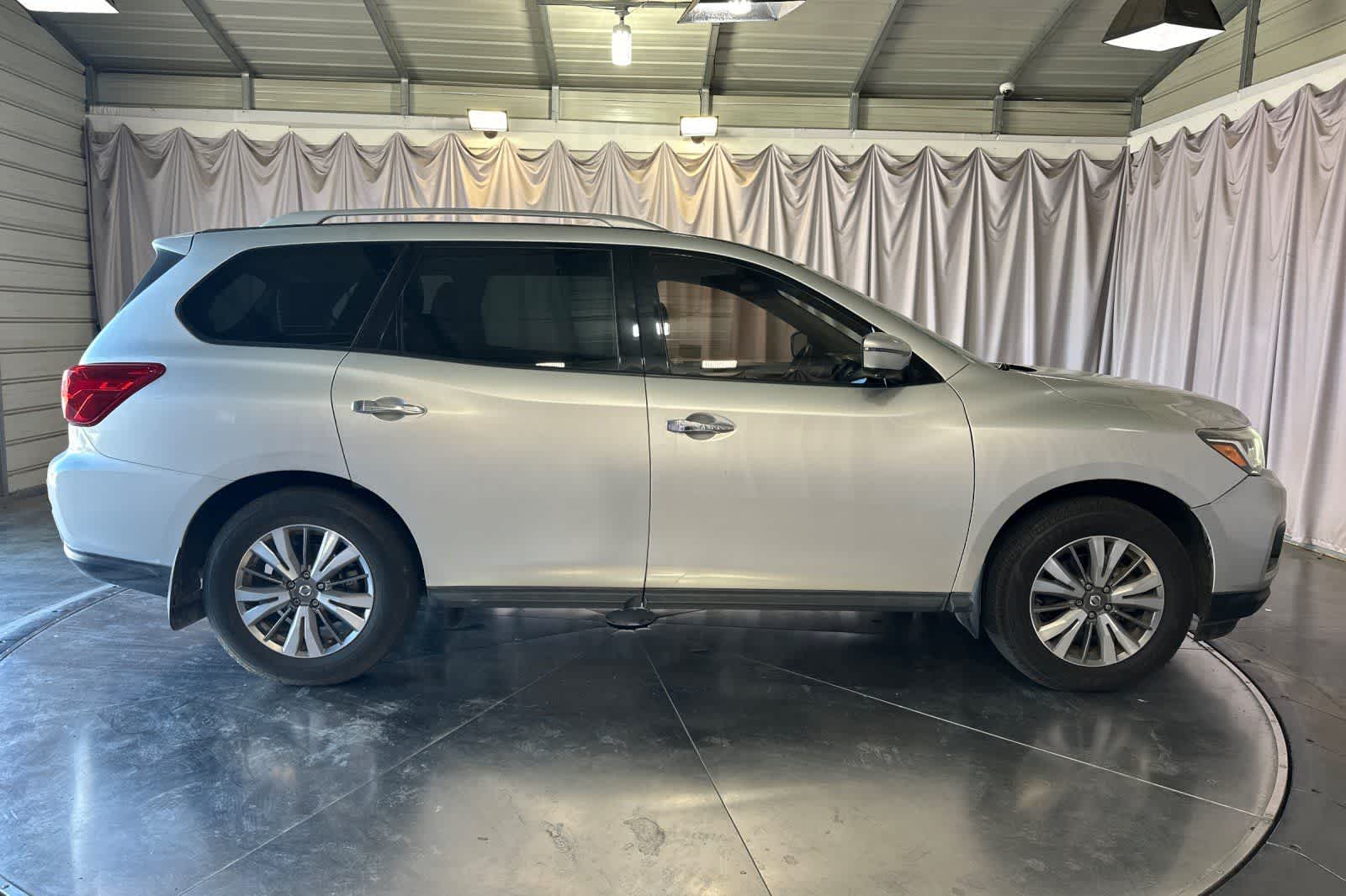 Thumbnail: 2020 Nissan Pathfinder - 9