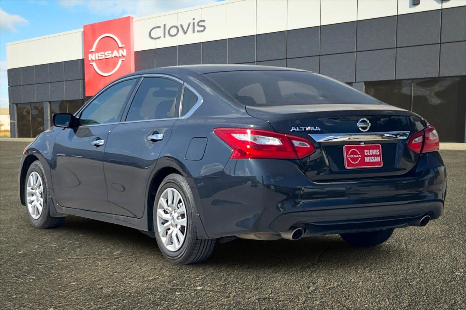 Thumbnail: 2017 Nissan Altima - 7