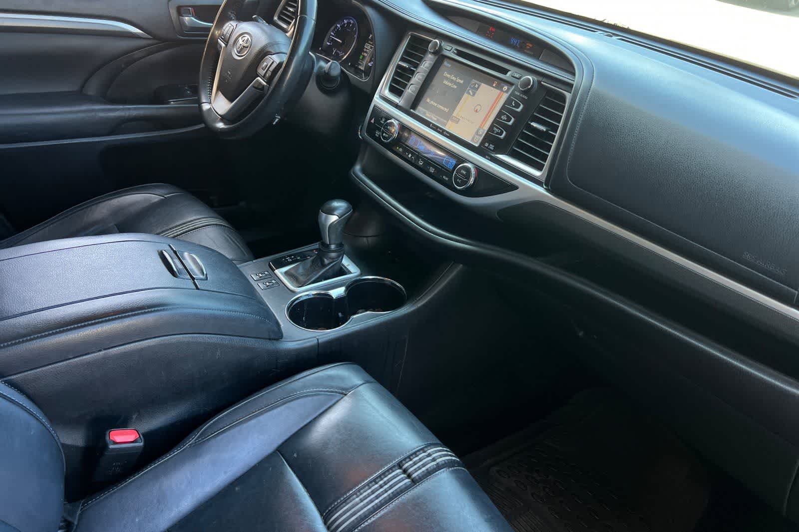 Thumbnail: 2018 Toyota Highlander - 18