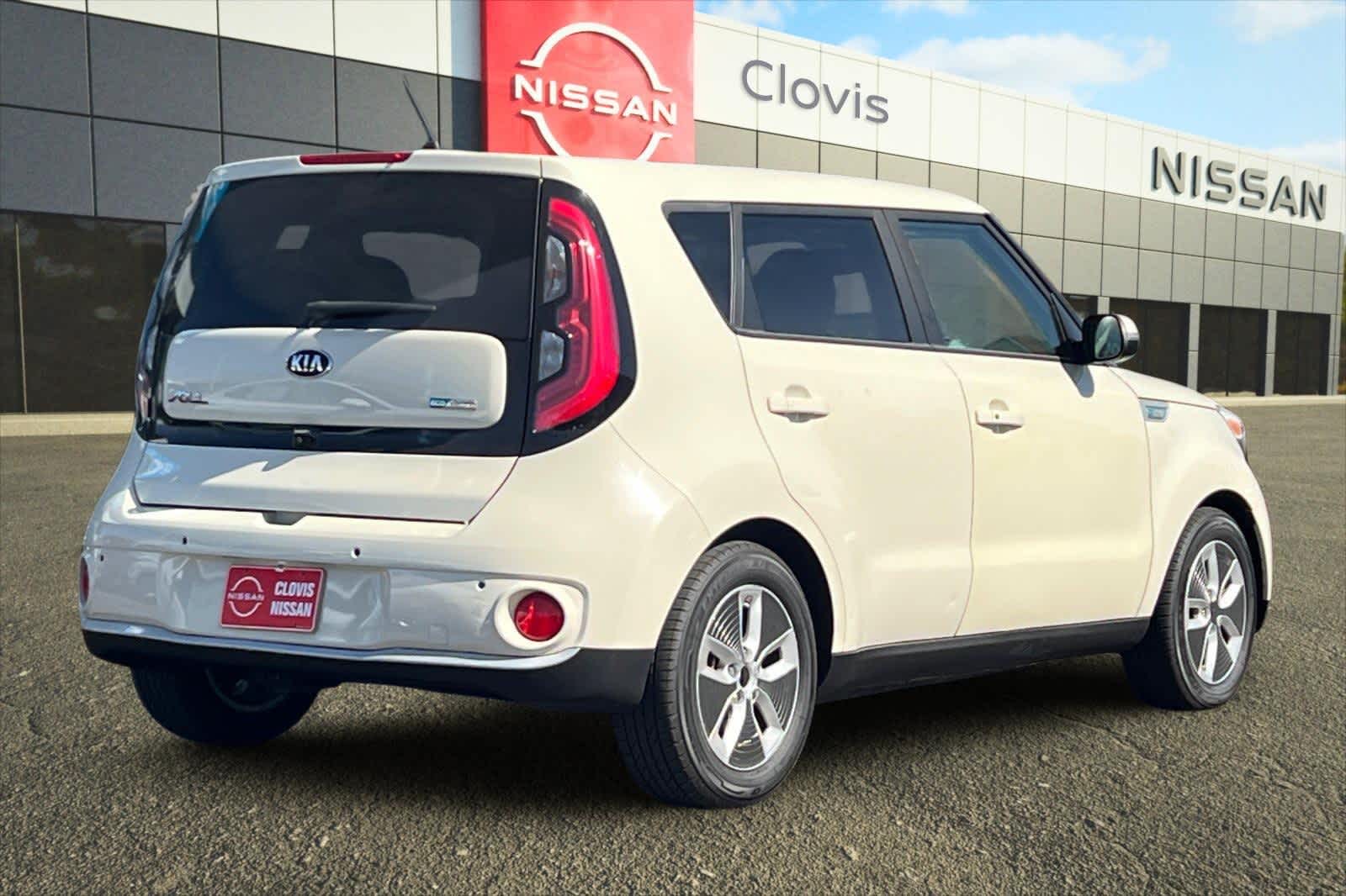 Thumbnail: 2017 Kia Soul EV - 3