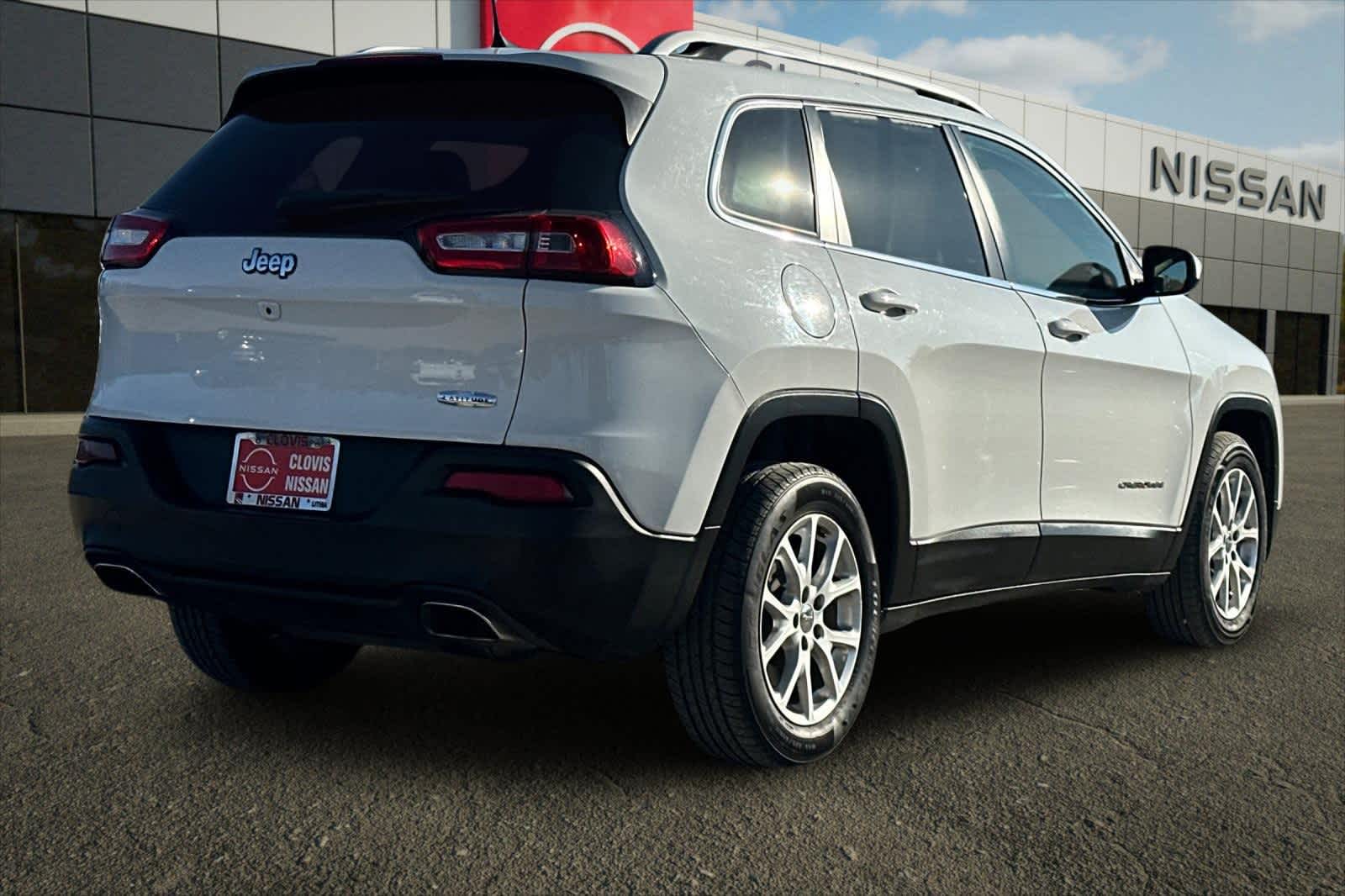 Thumbnail: 2017 Jeep Cherokee - 3