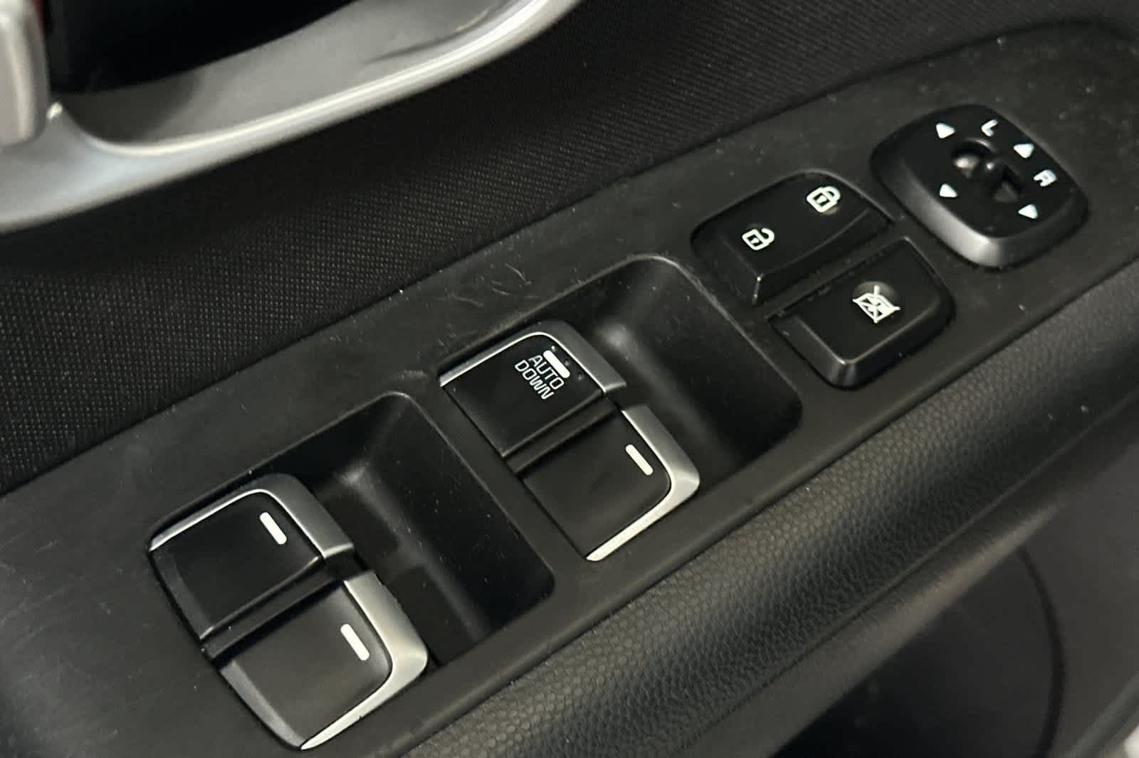 Thumbnail: 2017 Kia Soul - 15