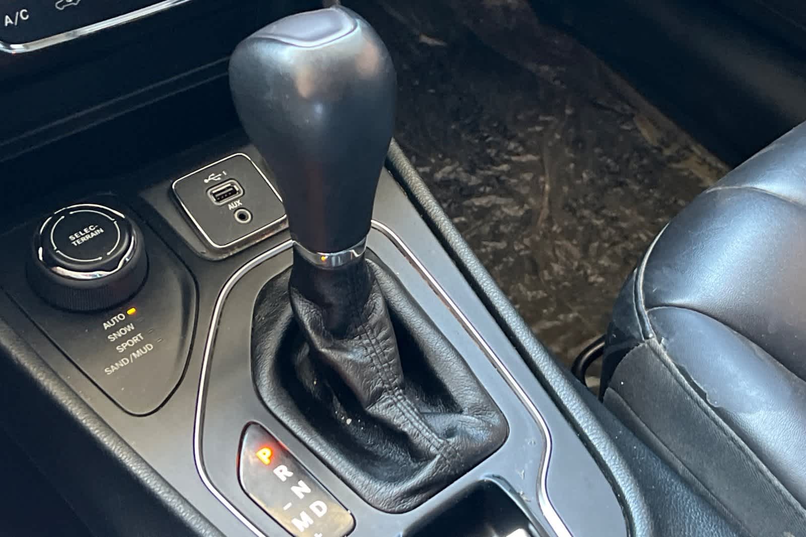 Thumbnail: 2019 Jeep Cherokee - 24
