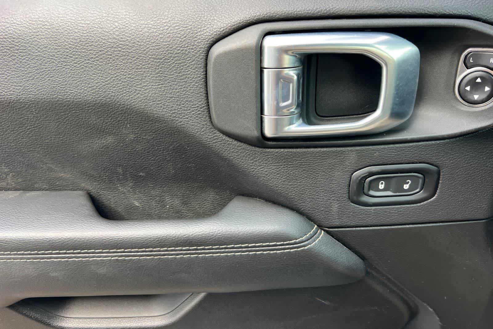 Thumbnail: 2022 Jeep Gladiator - 15