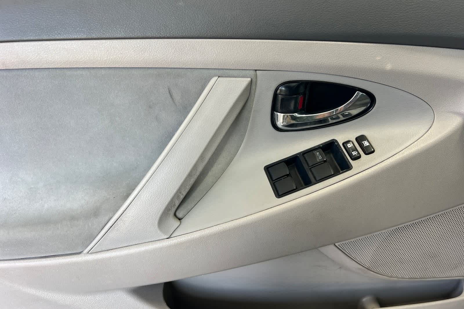 2009 Toyota Camry LE 12