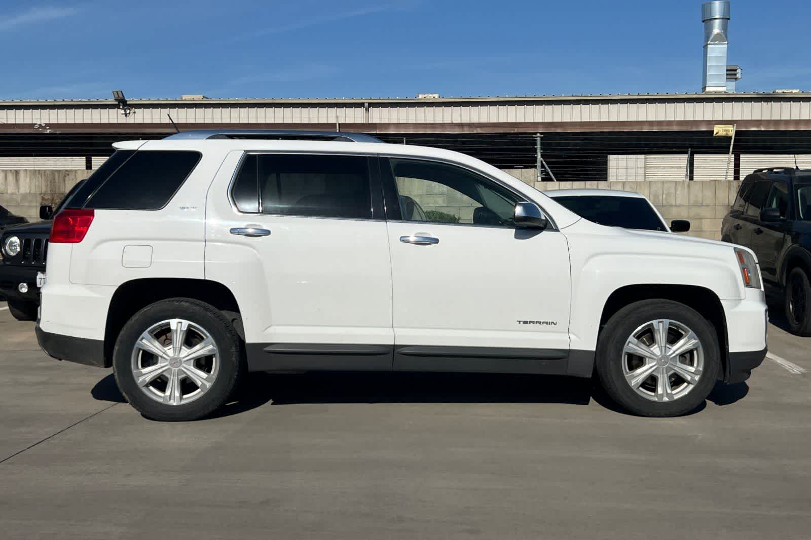 Thumbnail: 2017 GMC Terrain - 9
