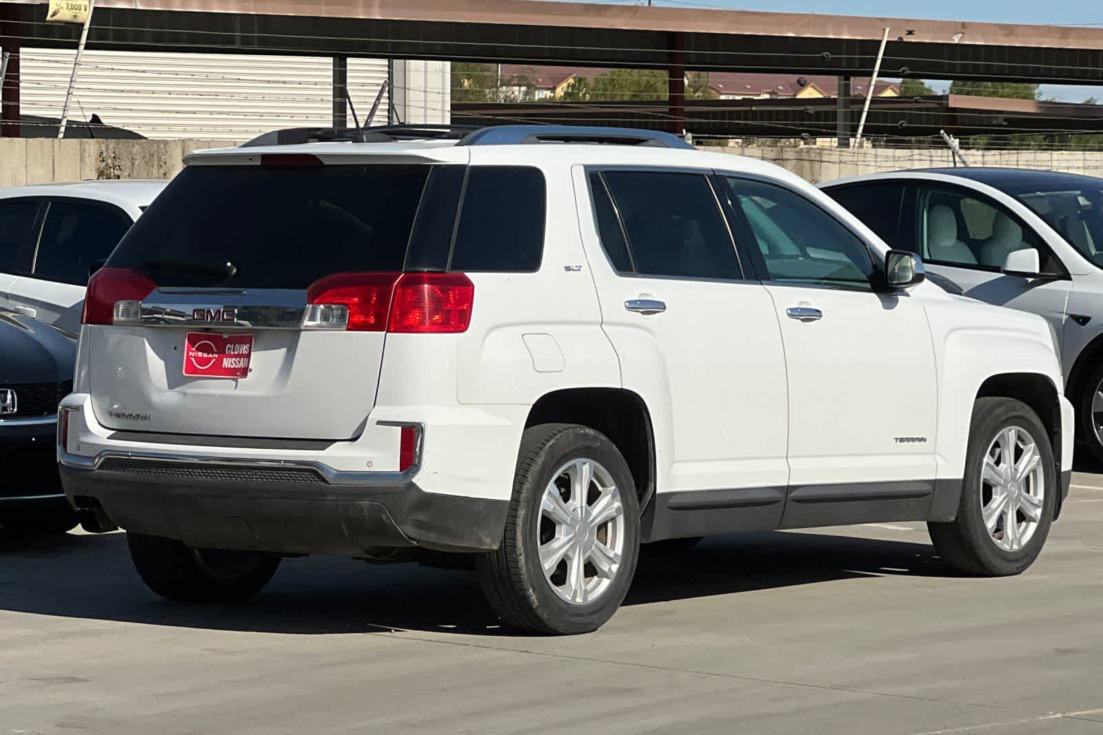 Thumbnail: 2017 GMC Terrain - 3