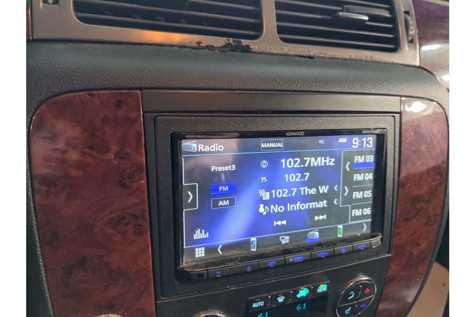 Thumbnail: 2010 Chevrolet Tahoe - 20