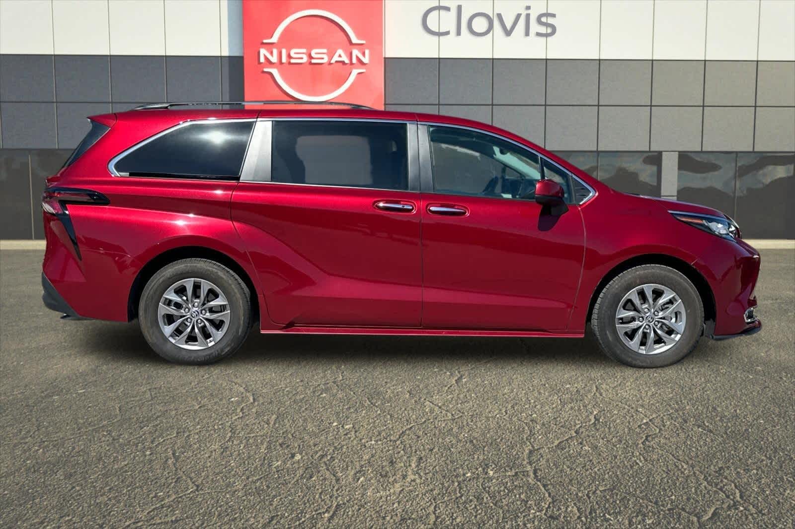 Thumbnail: 2023 Toyota Sienna - 9