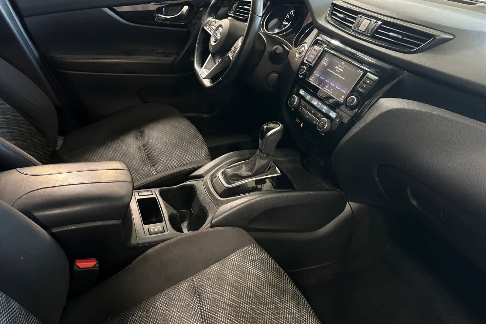 Thumbnail: 2021 Nissan Rogue Sport - 18
