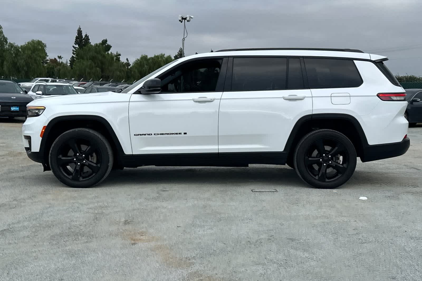 Thumbnail: 2023 Jeep Grand Cherokee - 6