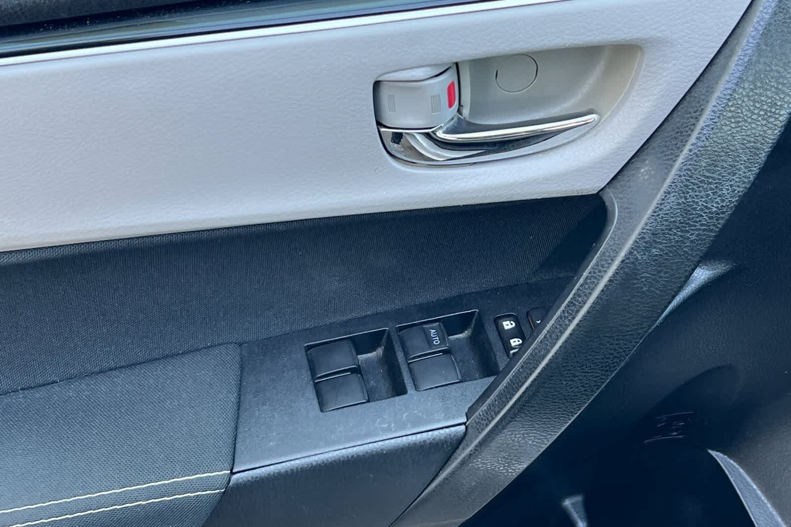 Thumbnail: 2017 Toyota Corolla - 13