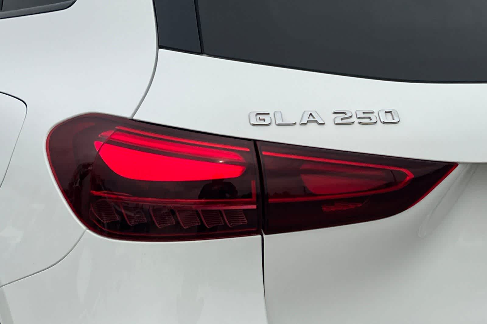 Thumbnail: 2025 Mercedes-Benz GLA - 34