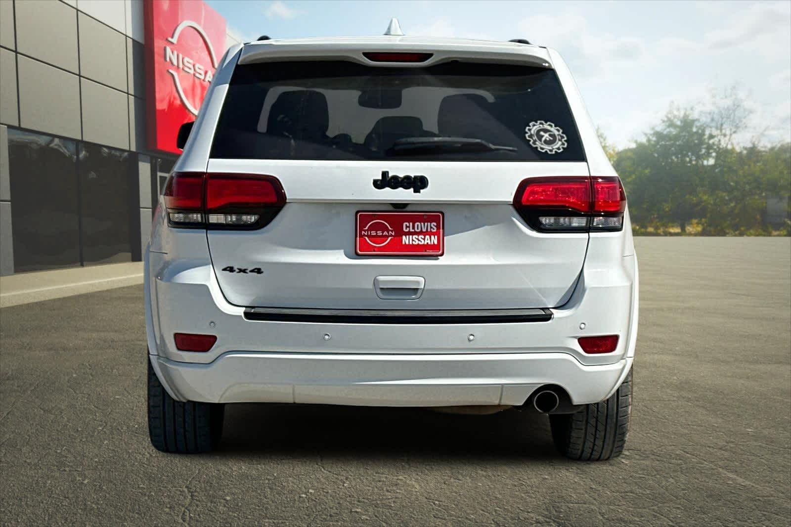Thumbnail: 2018 Jeep Grand Cherokee - 8