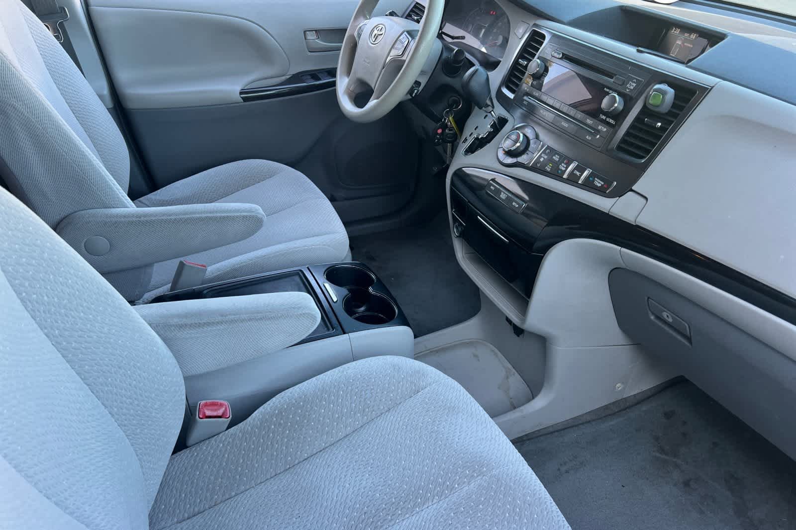 Thumbnail: 2014 Toyota Sienna - 18