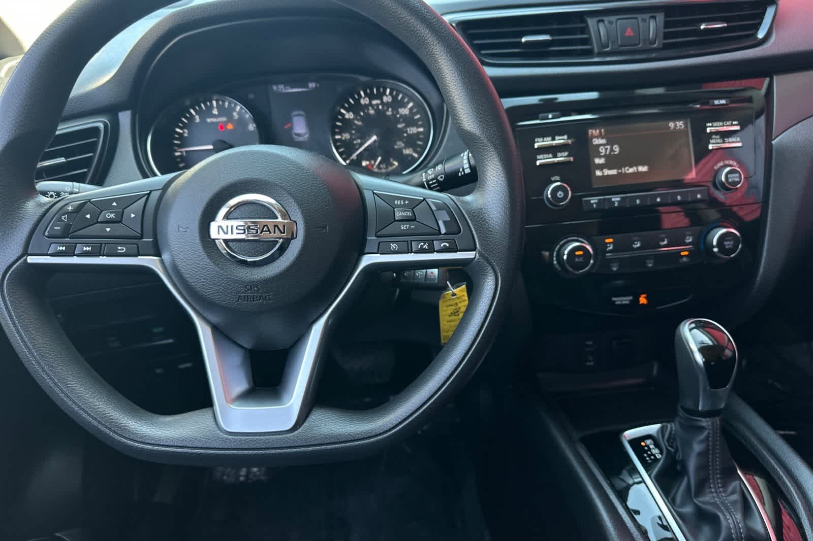 Thumbnail: 2017 Nissan Rogue Sport - 17