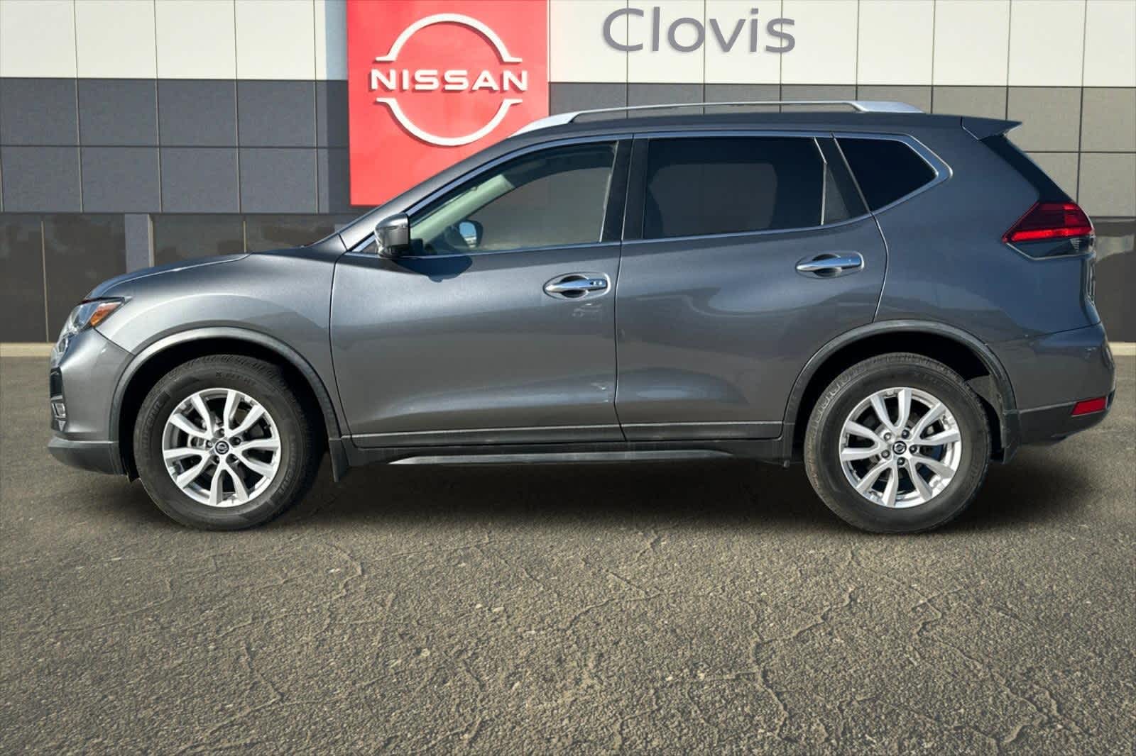 Thumbnail: 2017 Nissan Rogue - 6