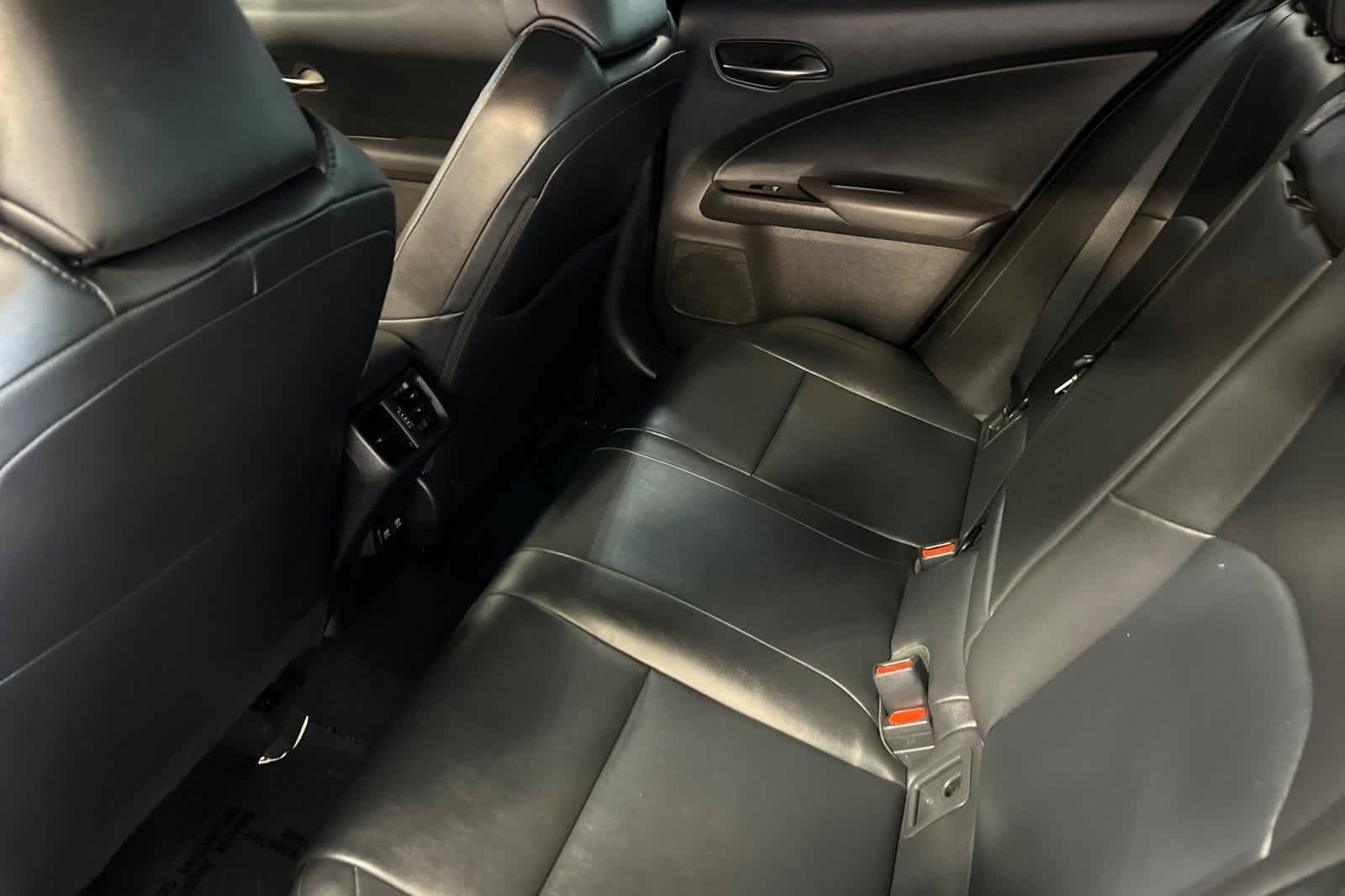 Thumbnail: 2020 Lexus UX - 2
