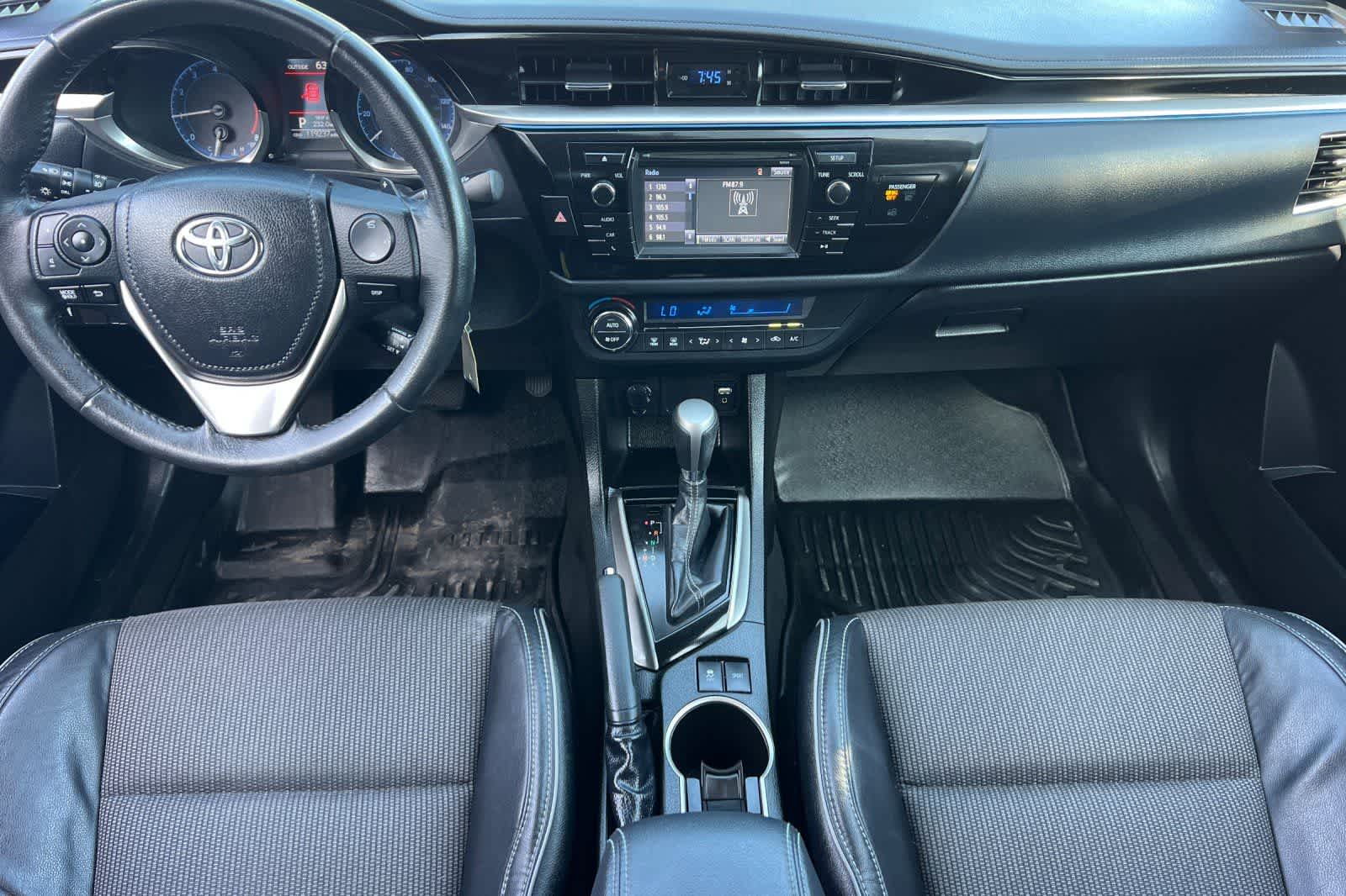 Thumbnail: 2015 Toyota Corolla - 4