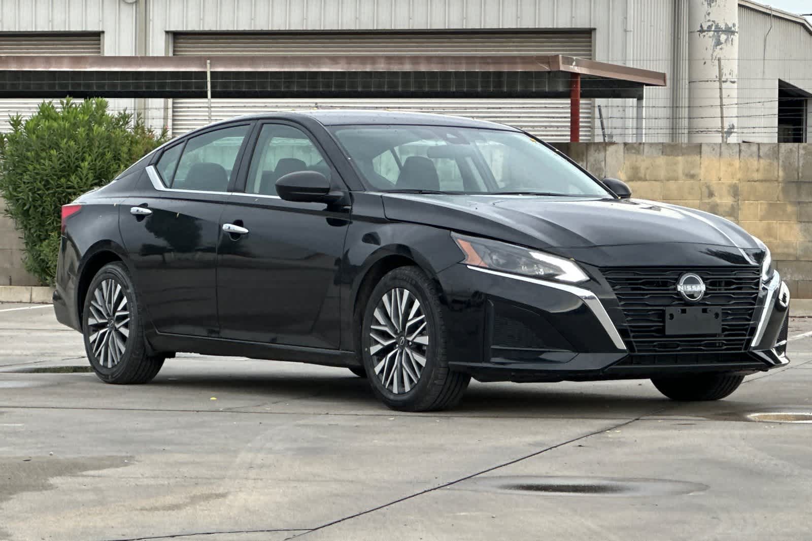 Thumbnail: 2024 Nissan Altima - 10