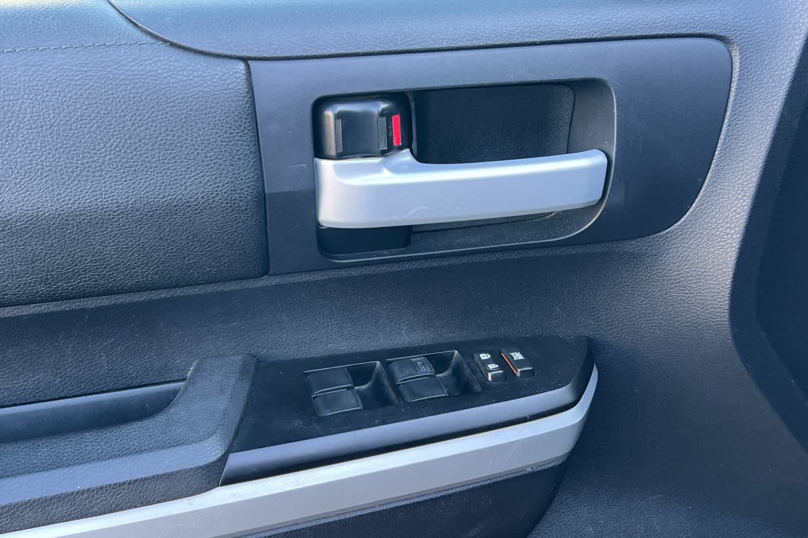 Thumbnail: 2016 Toyota Tundra - 15