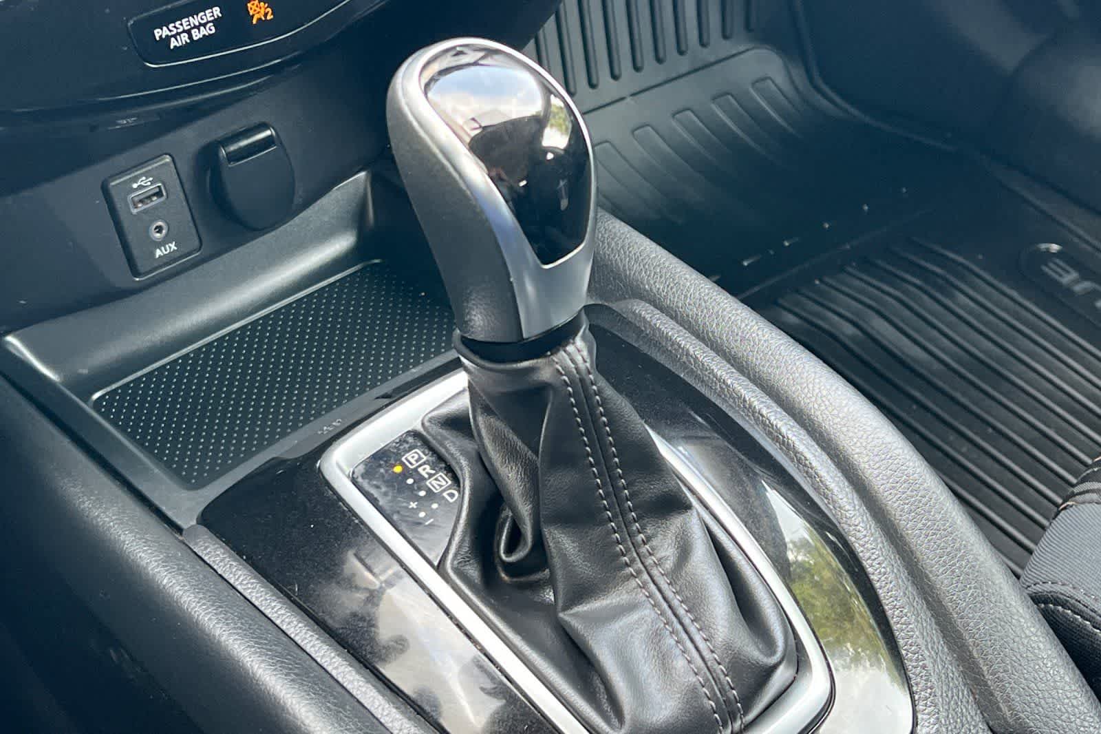 Thumbnail: 2017 Nissan Rogue - 25