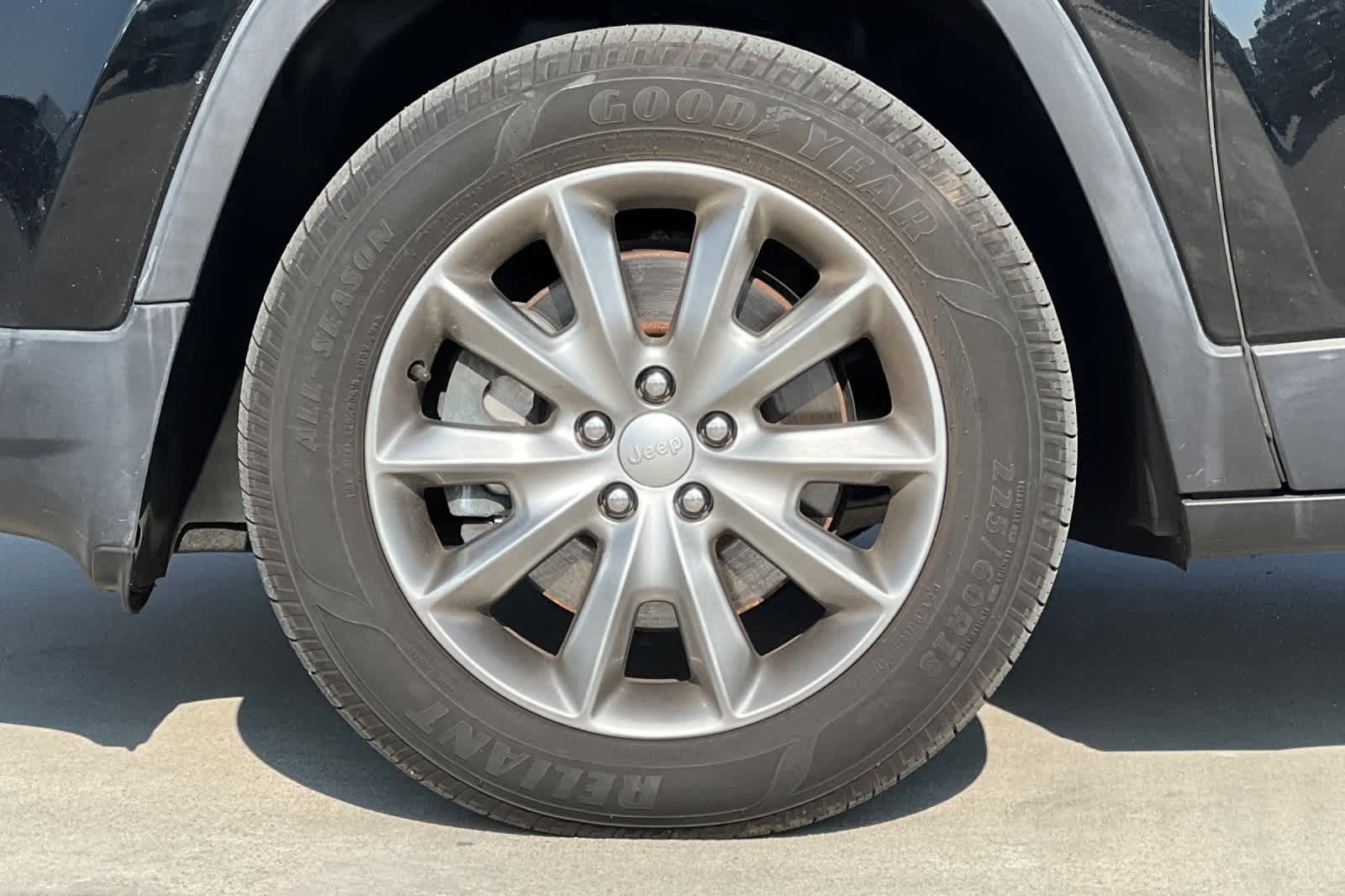 Thumbnail: 2018 Jeep Cherokee - 28