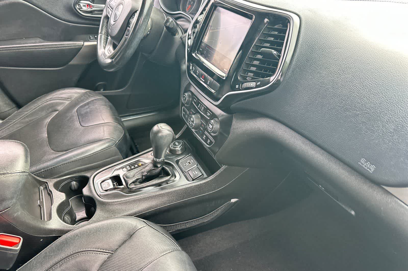 Thumbnail: 2019 Jeep Cherokee - 19