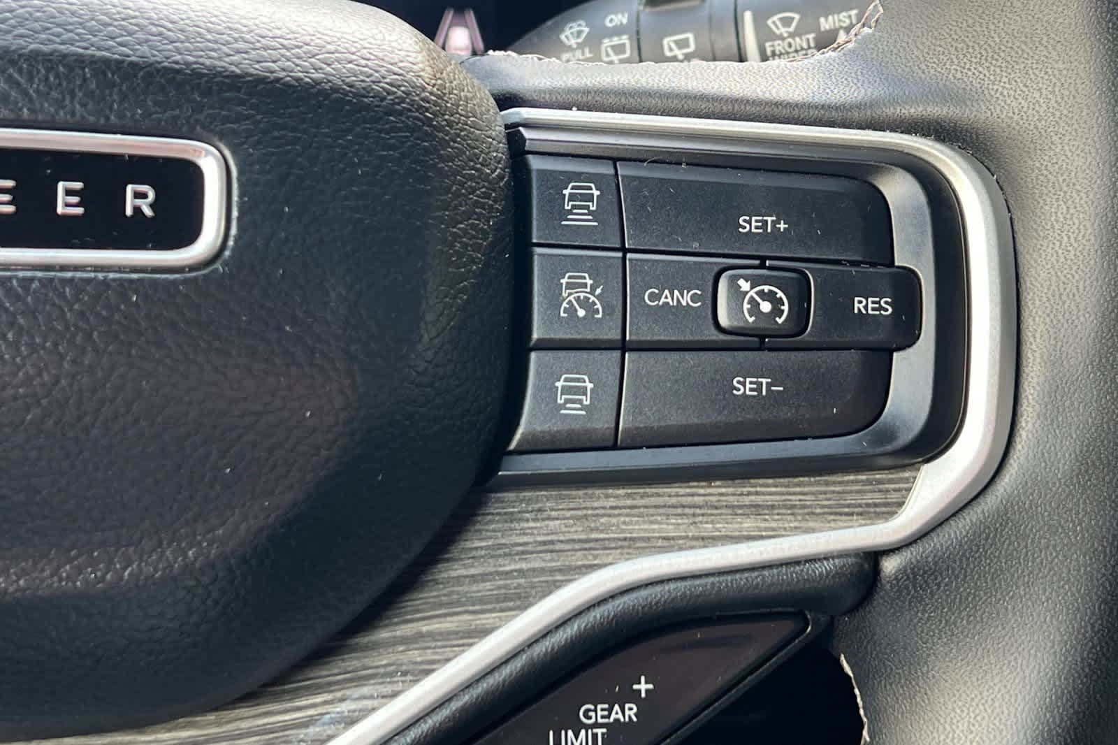 Thumbnail: 2022 Jeep Wagoneer - 33