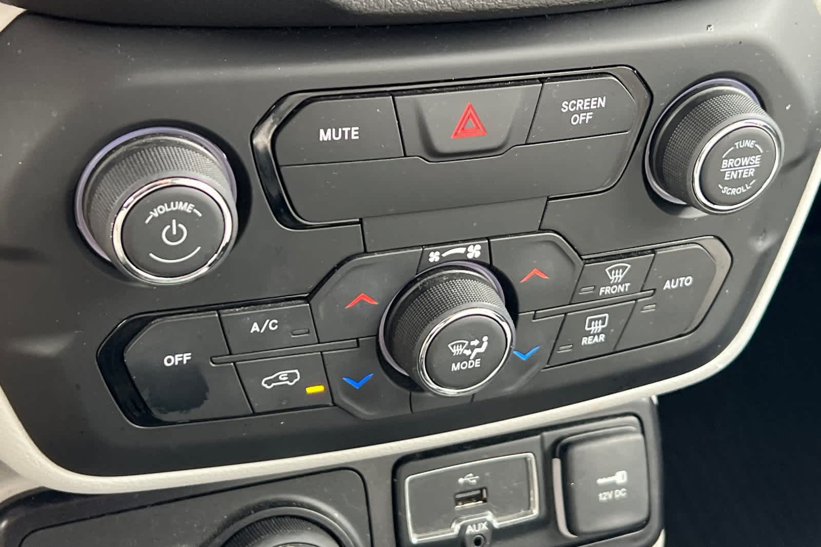 Thumbnail: 2018 Jeep Renegade - 21